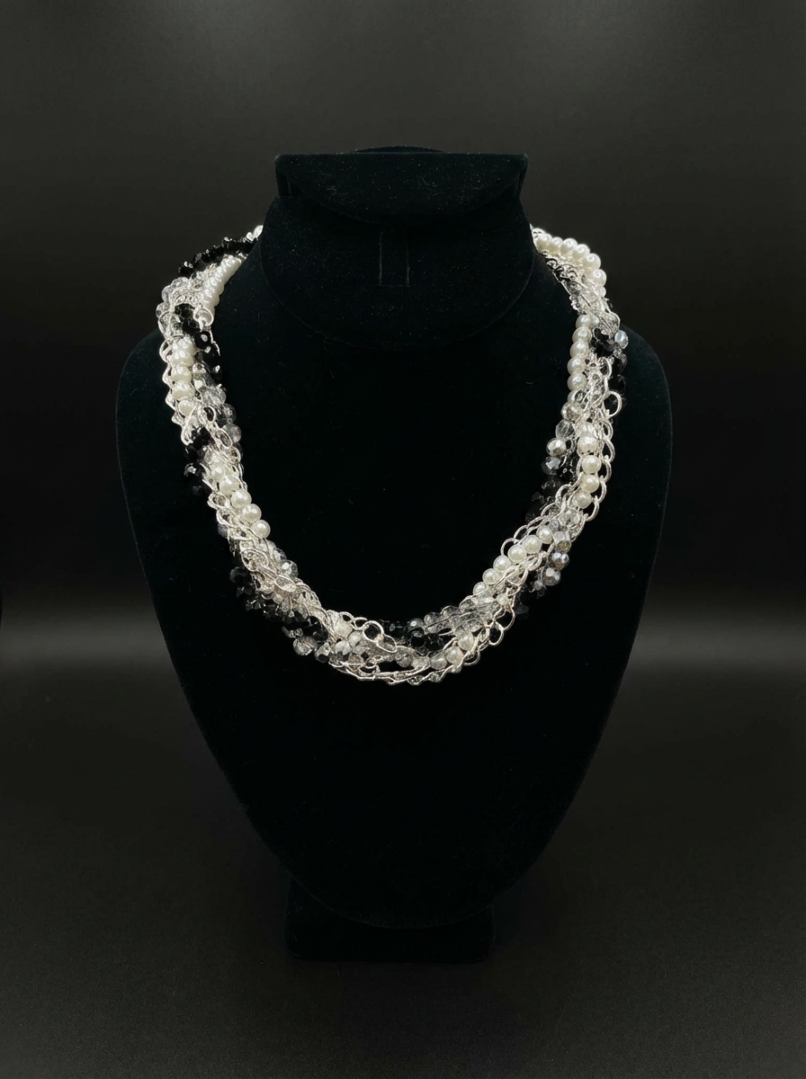 SIMPLE CLASS NECKLACE