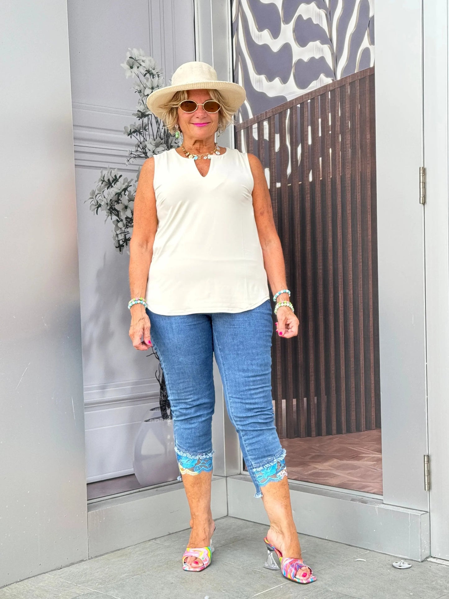 STONE SLEEVELESS V-NECK