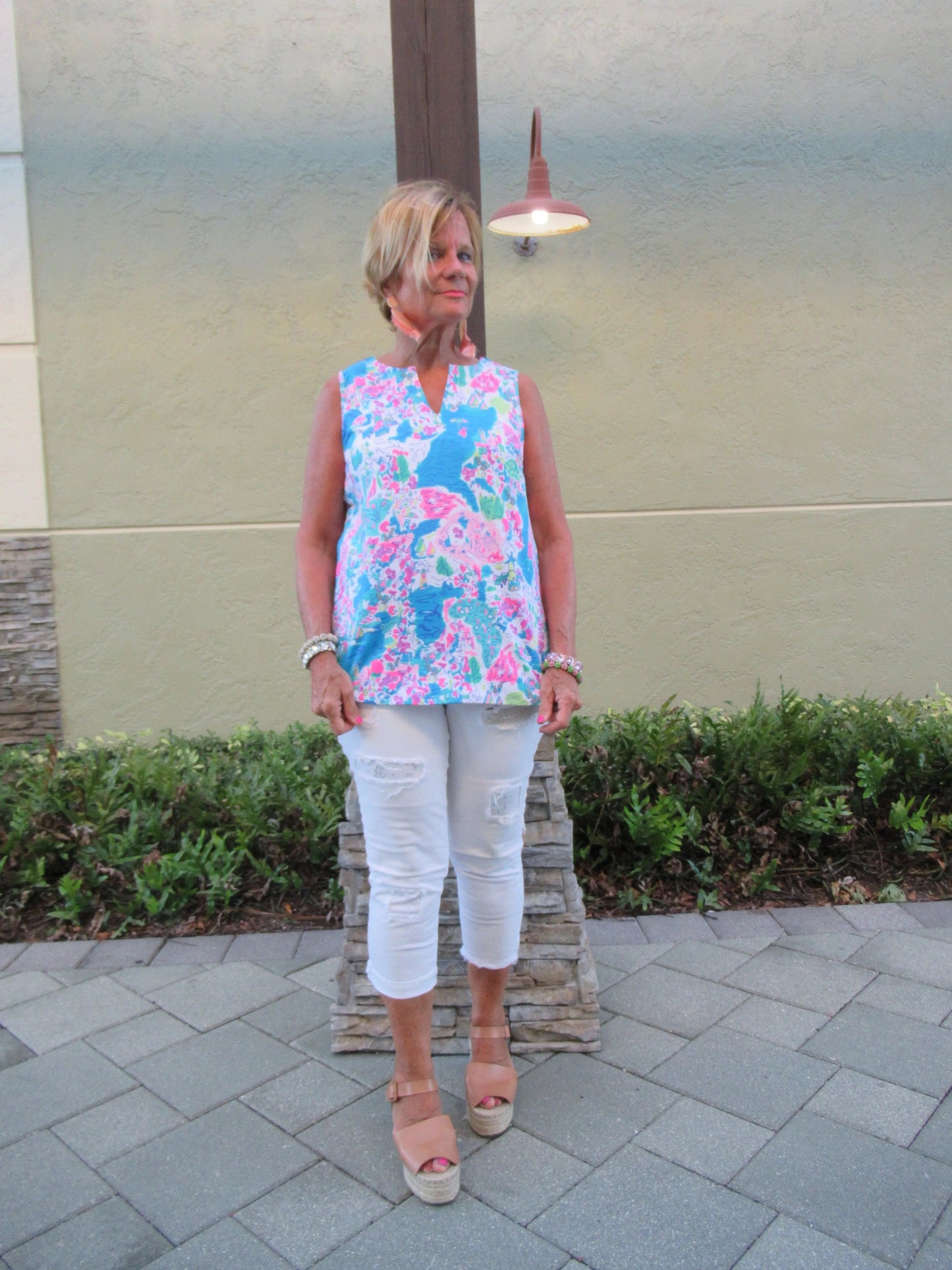 PALM BEACH SLEEVLESS V-NECK