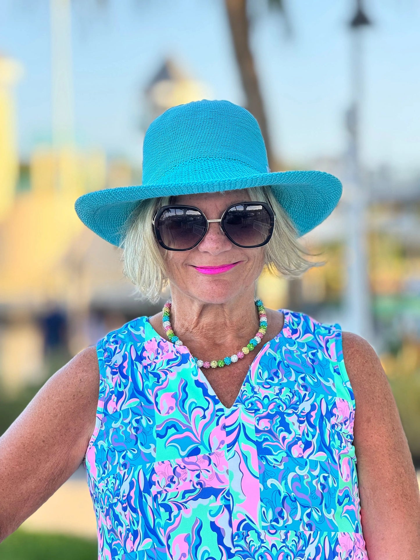 SPLASH OF PINK  SLEEVELESS V TOP