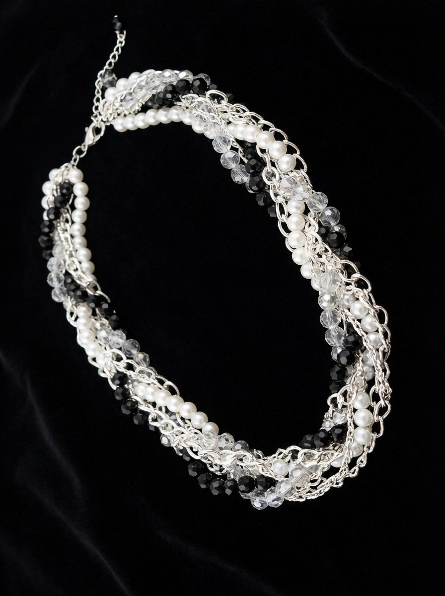 SIMPLE CLASS NECKLACE