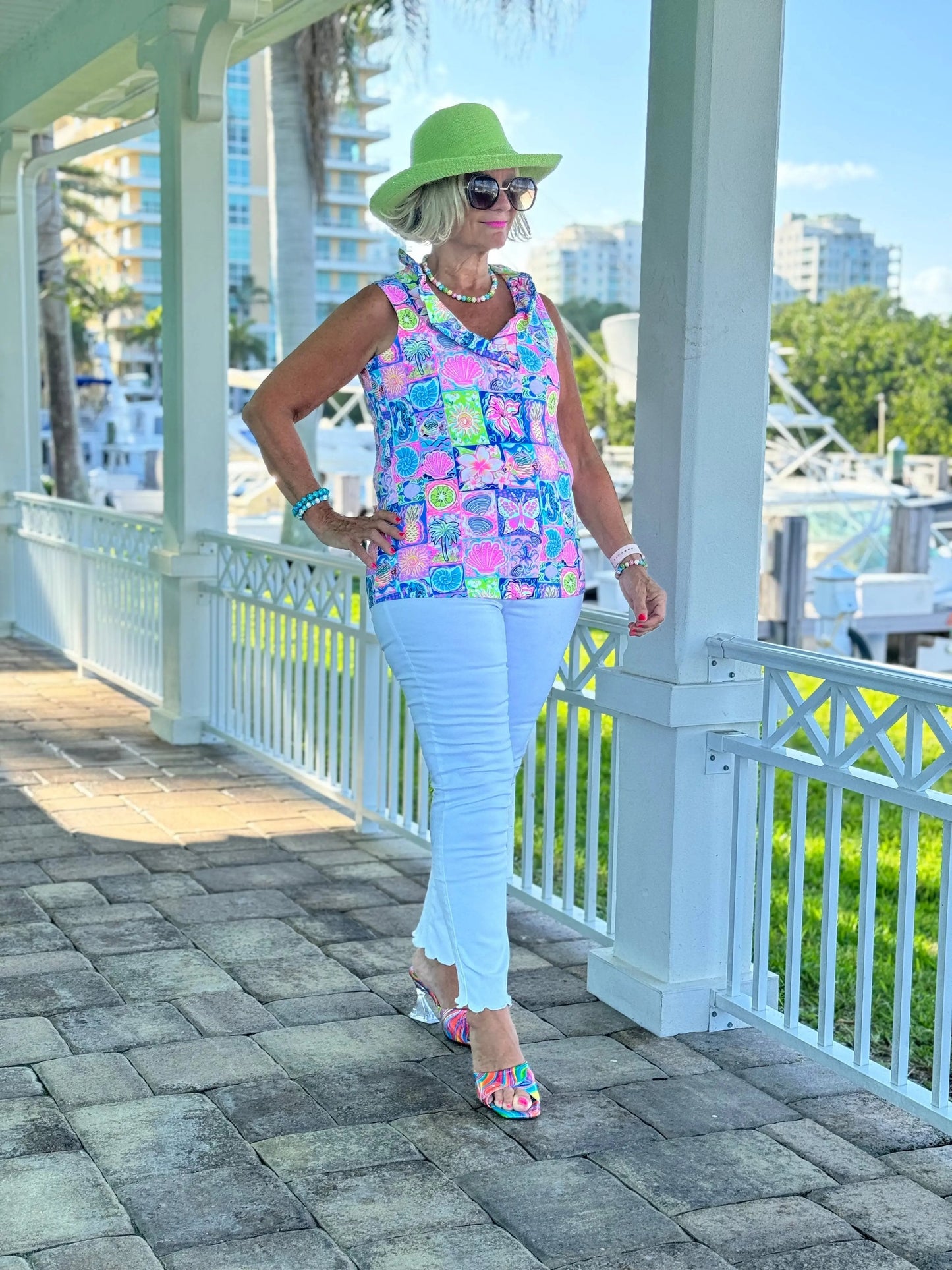 SANDY BEACH COLOR SLEEVELESS RUFFLE TOP