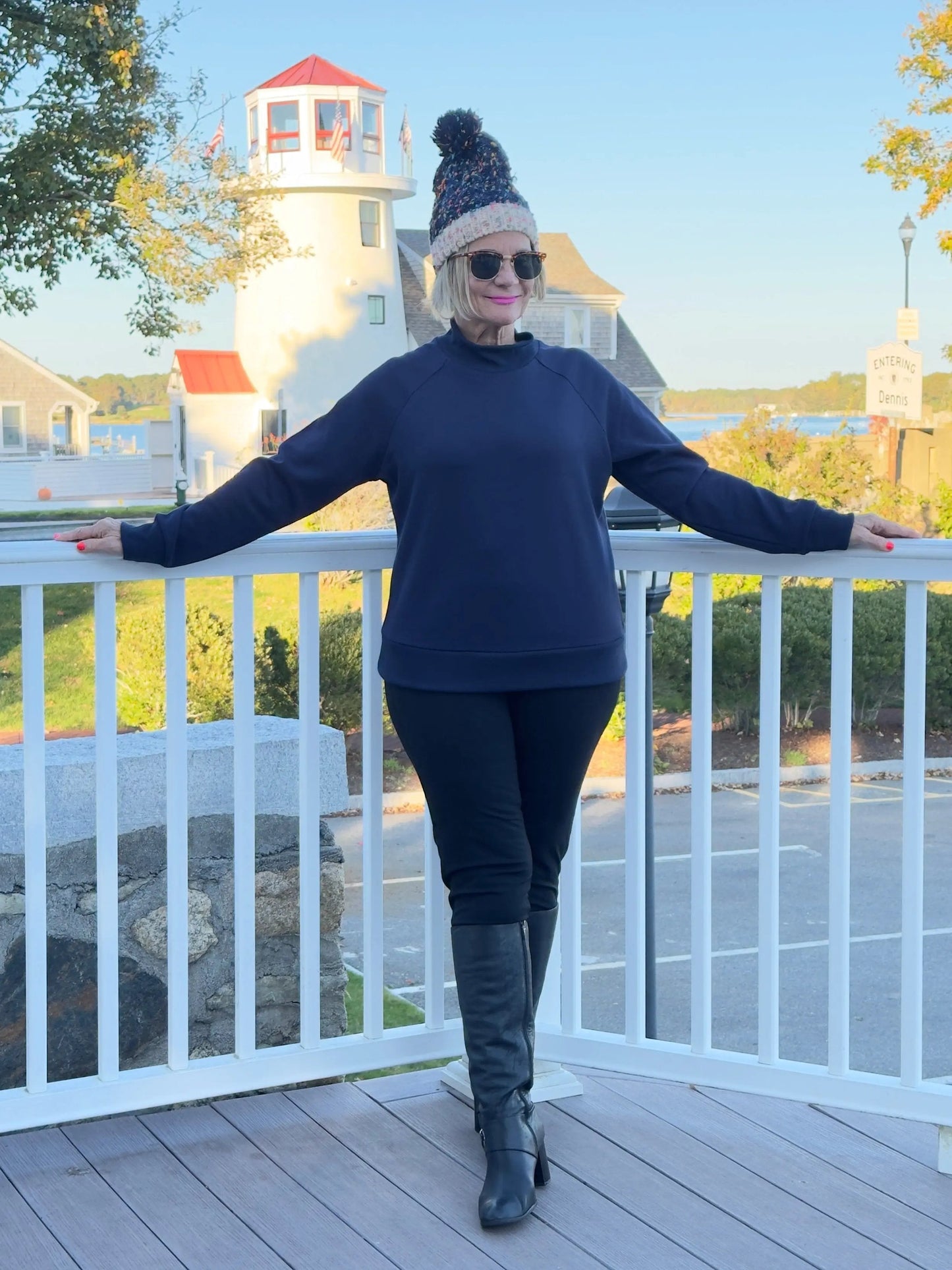MOCK NECK NAVY TOP