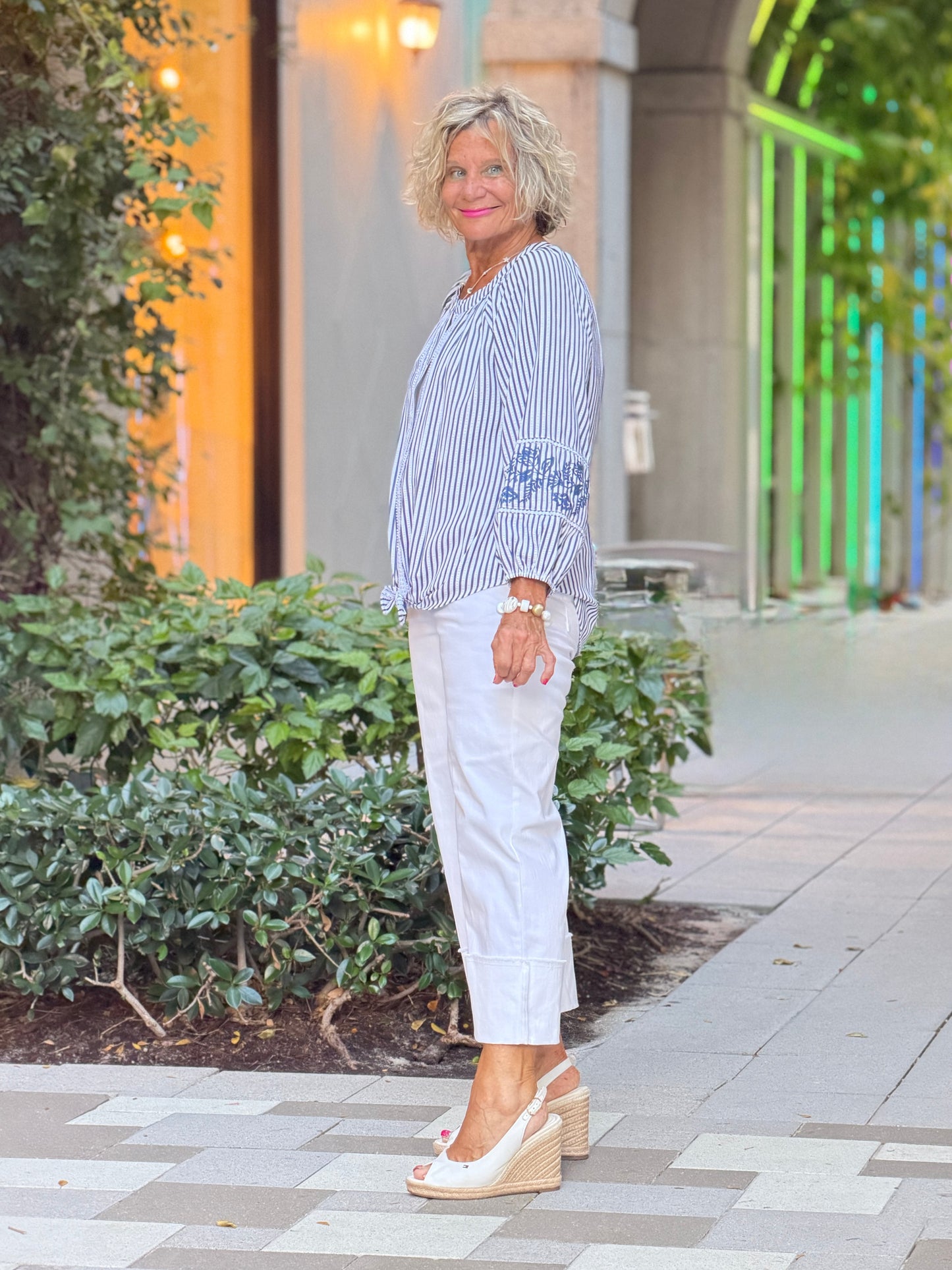 NAVY SEERSUCK TIE TOP