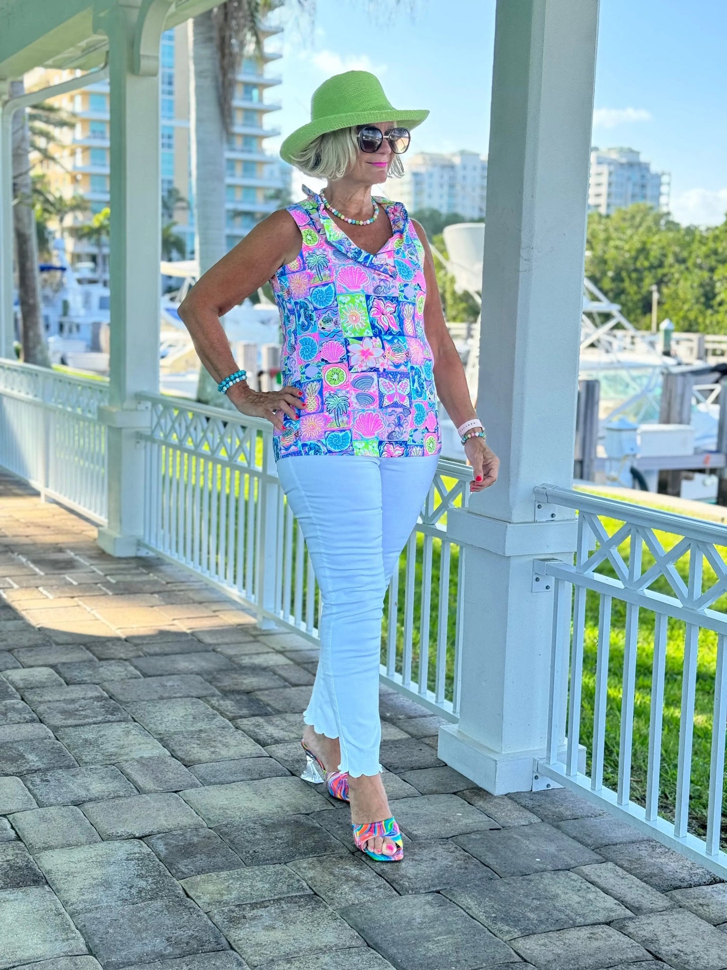 SANDY BEACH COLOR SLEEVELESS RUFFLE TOP