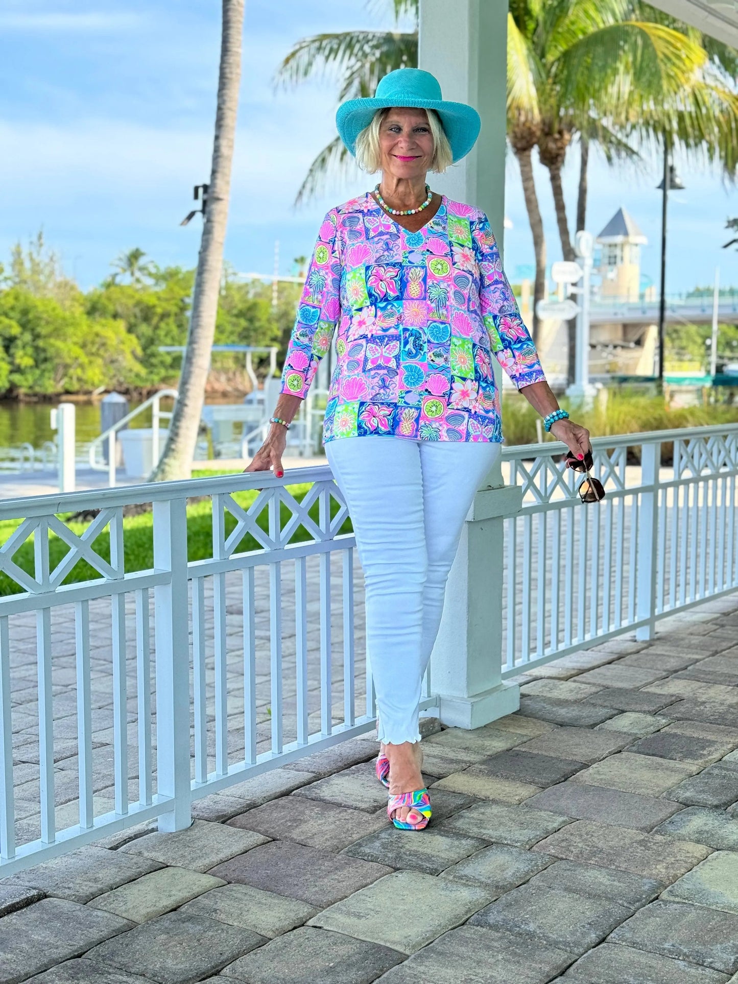 SANDY BEACH COLOR V NECK