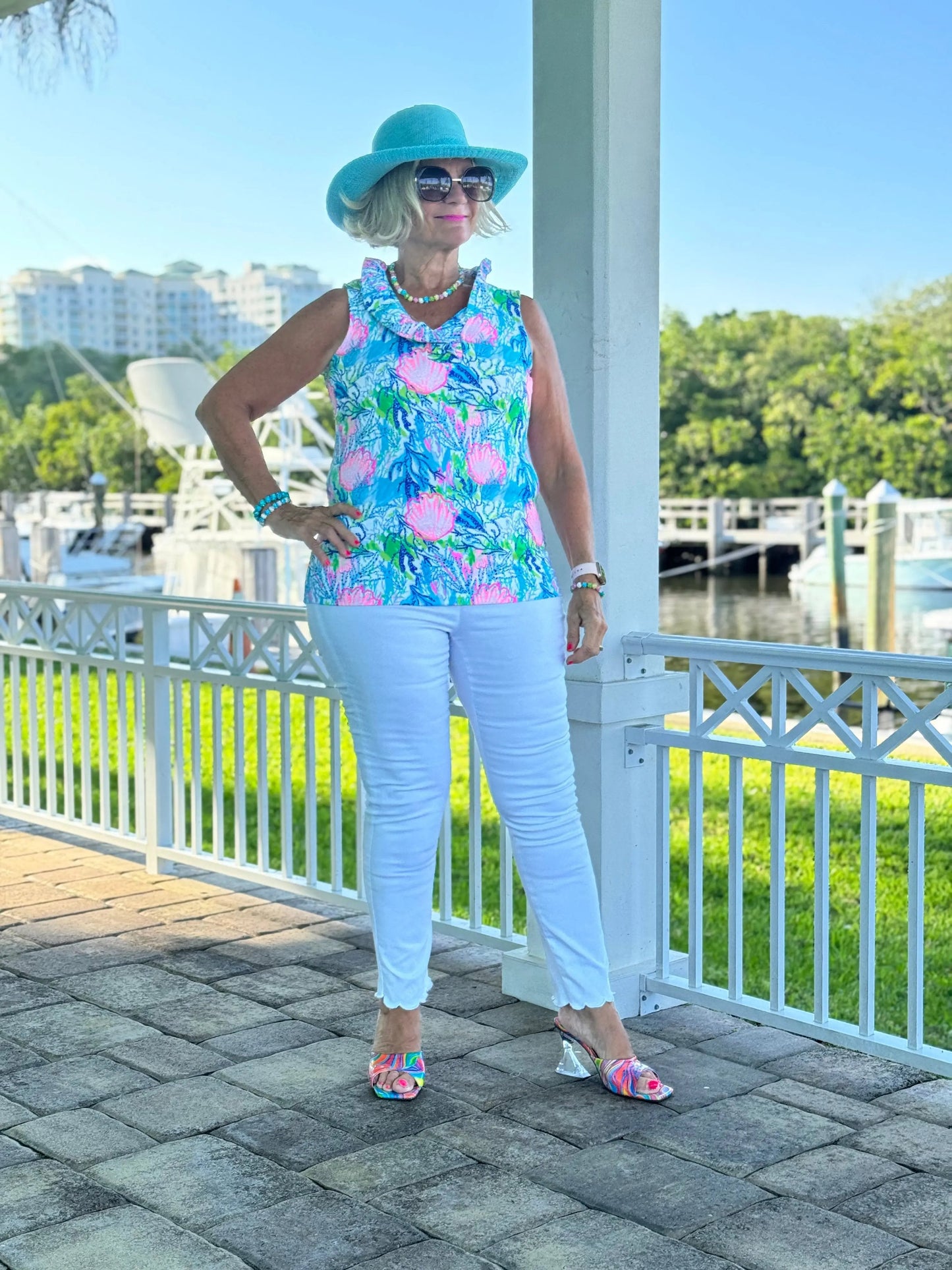 SEASHELL BEACH SLEEVELESS RUFFLE TOP