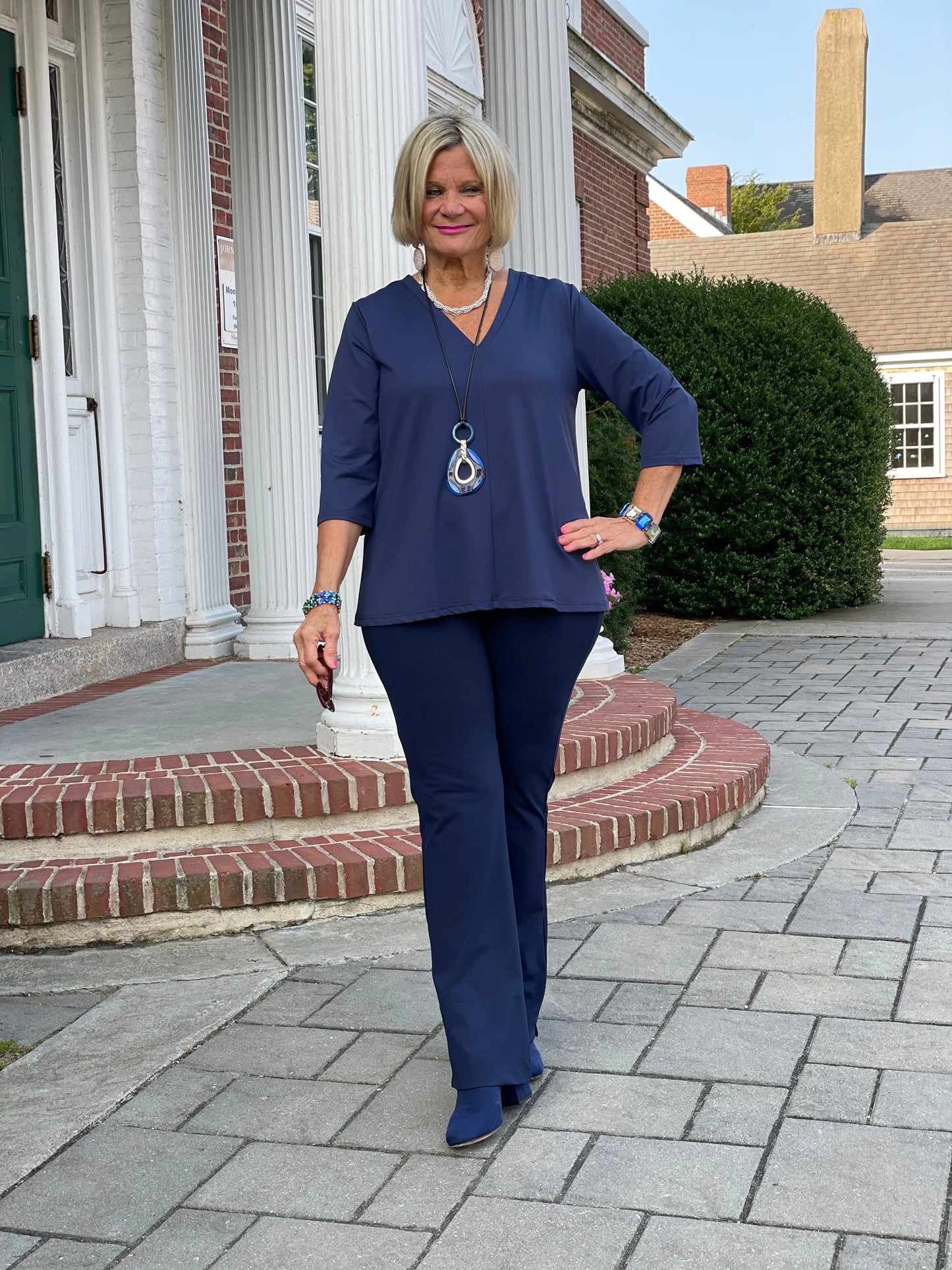 NAVY TAILORED V SLEEVE