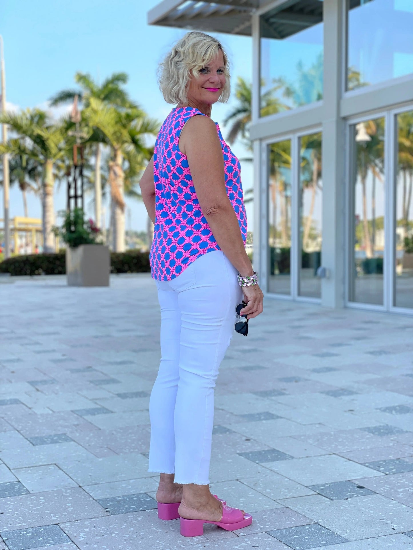 PINK SPADE SLEEVELESS V NECK