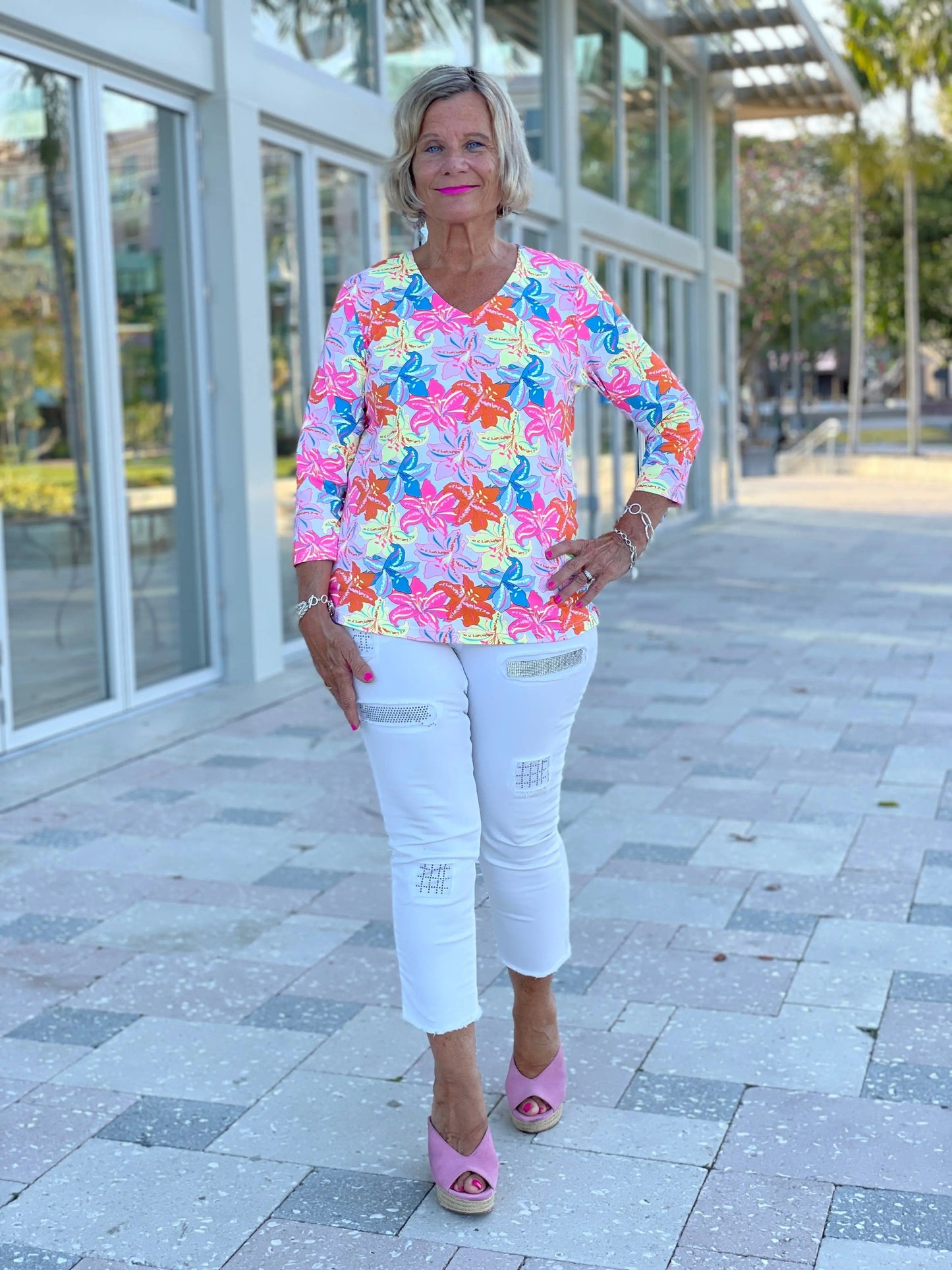 PALM BEACH FLOWER V NECK TOP