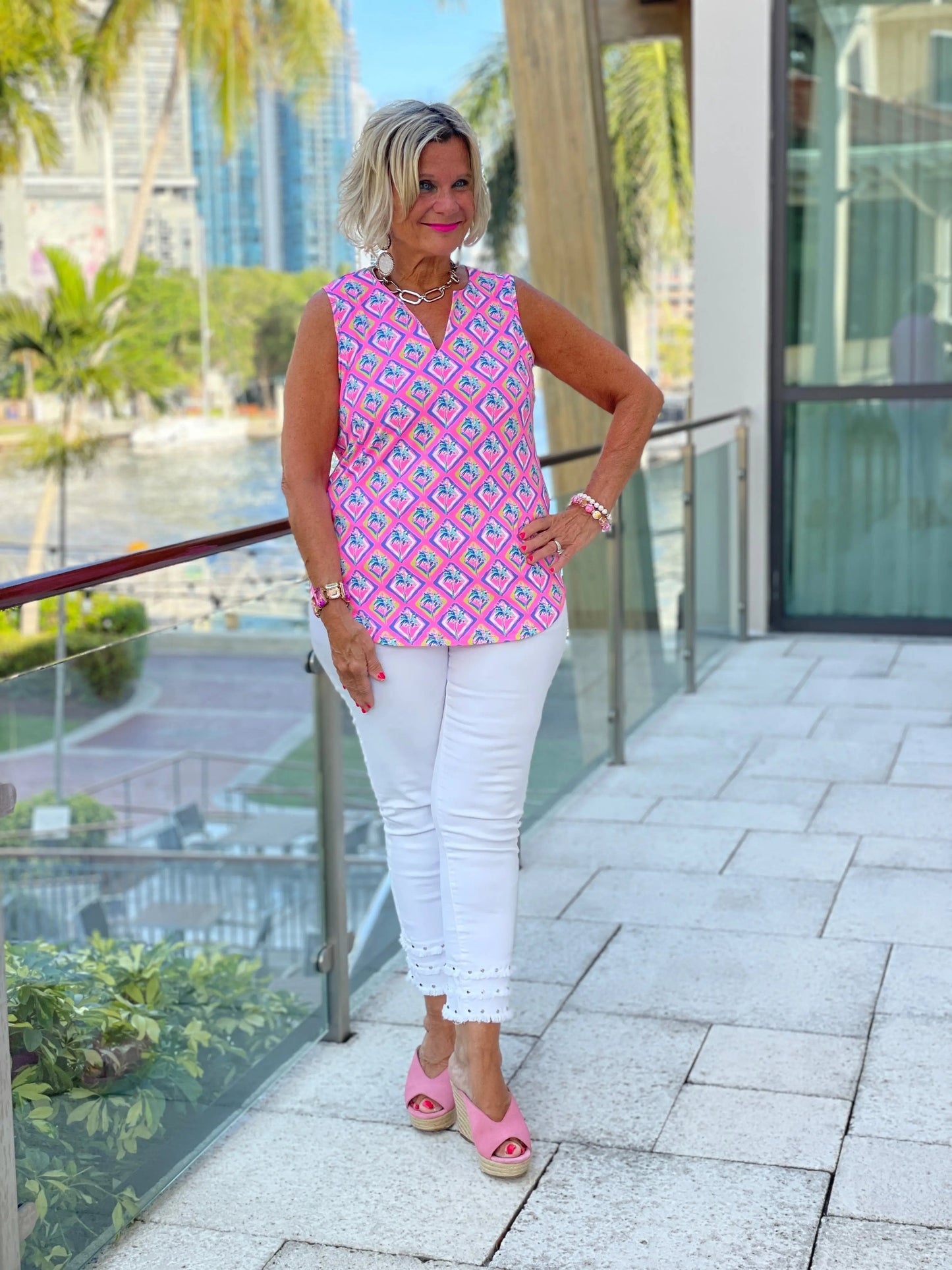 PALM TREE SIESTA SLEEVELESS V NECK