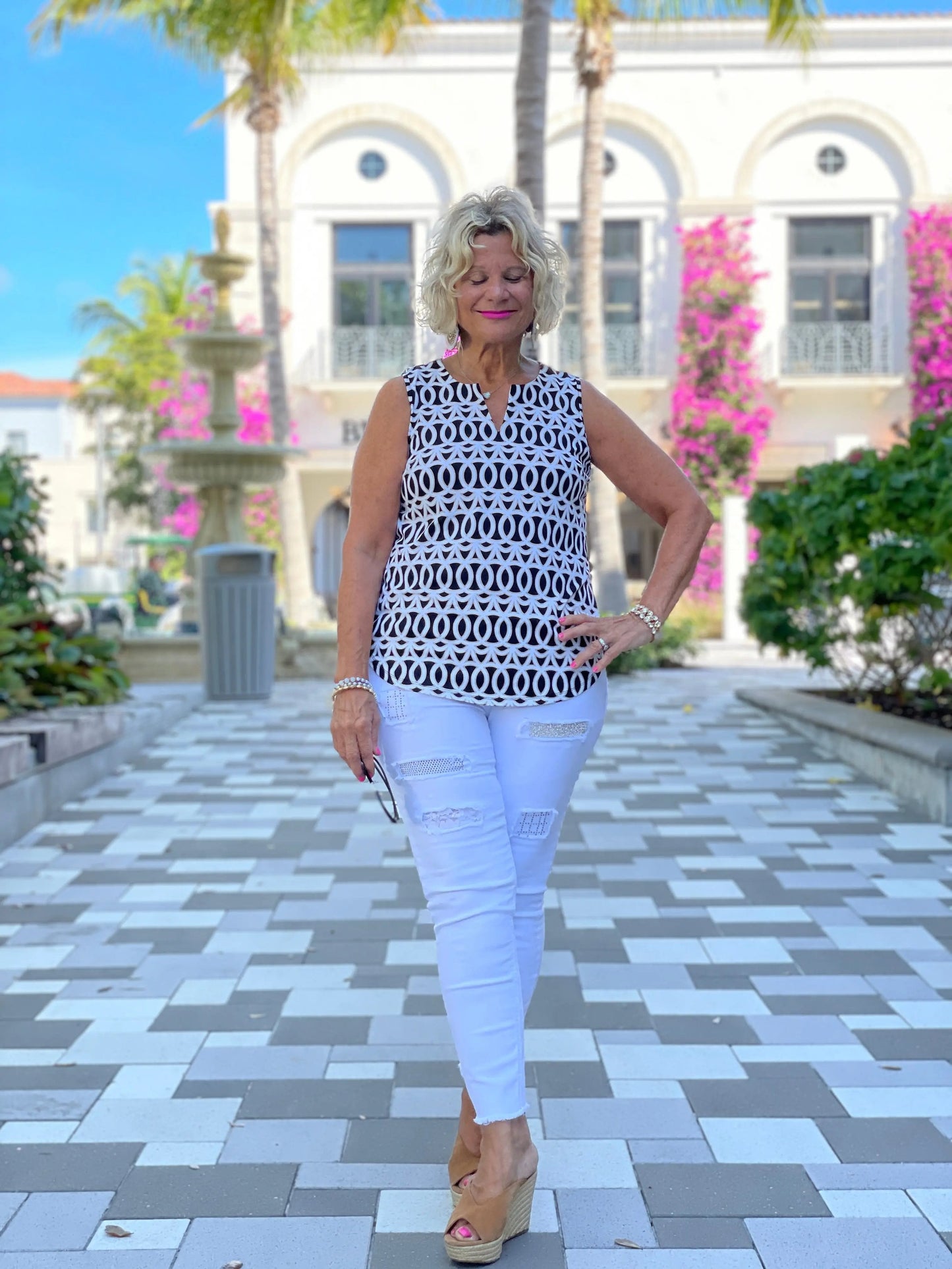 SANDBAR SLEEVELESS V NECK