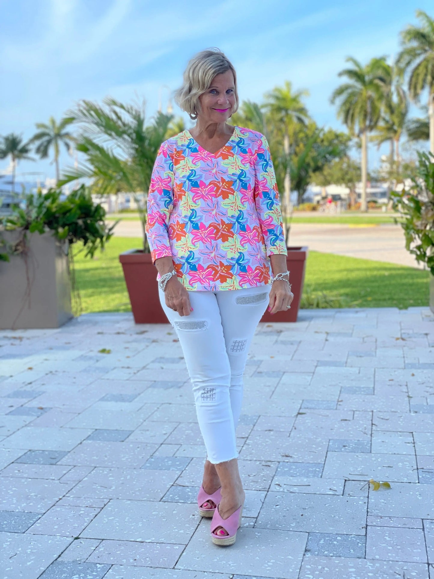 PALM BEACH FLOWER V NECK TOP