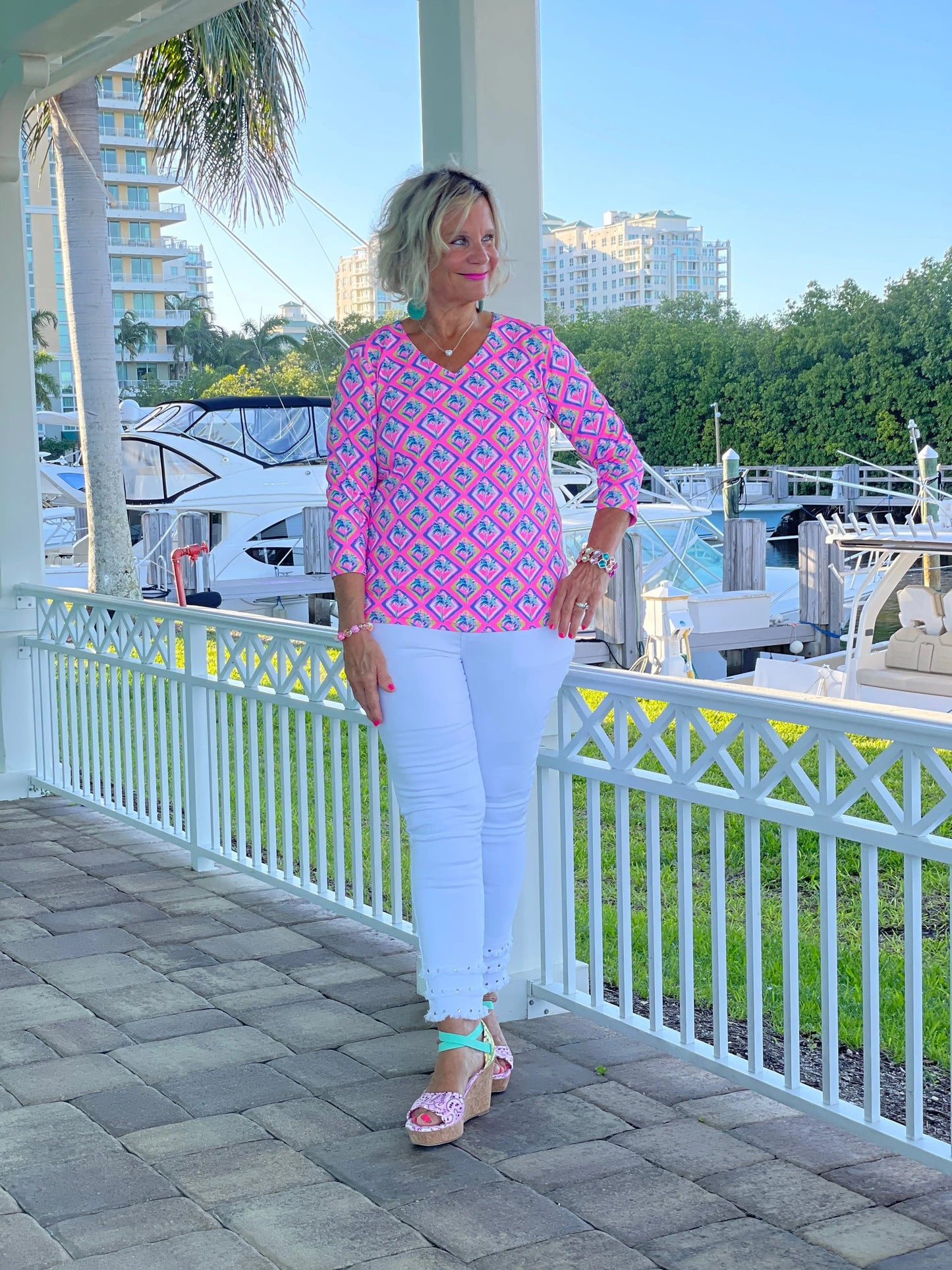 PALM TREE SIESTA V NECK TOP