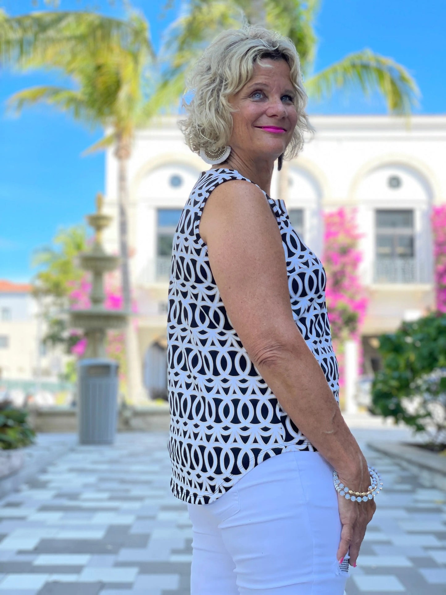 SANDBAR SLEEVELESS V NECK