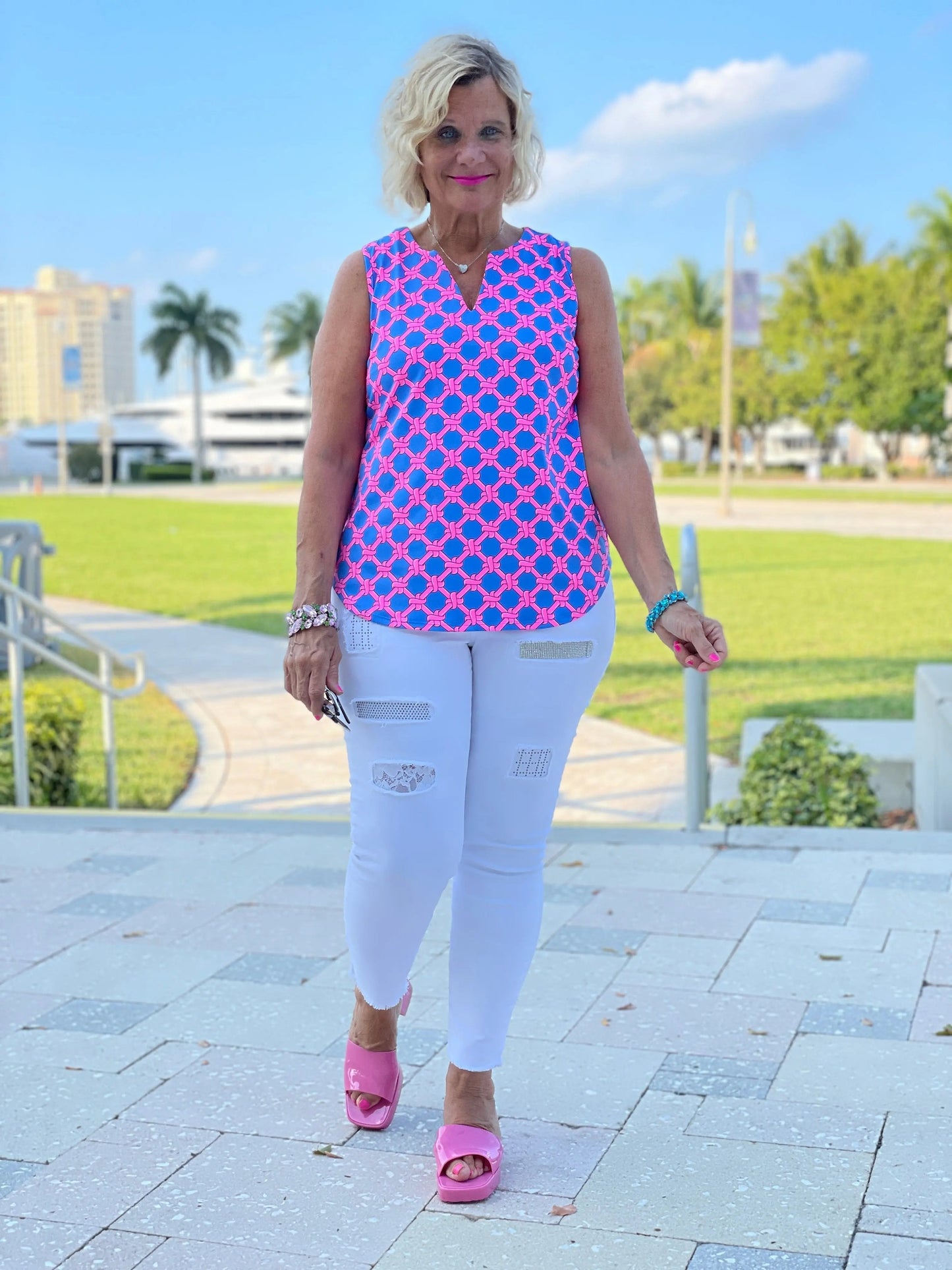 PINK SPADE SLEEVELESS V NECK