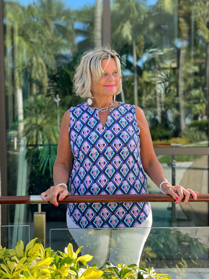 PINEAPPLE VACA SLEEVELESS V NECK