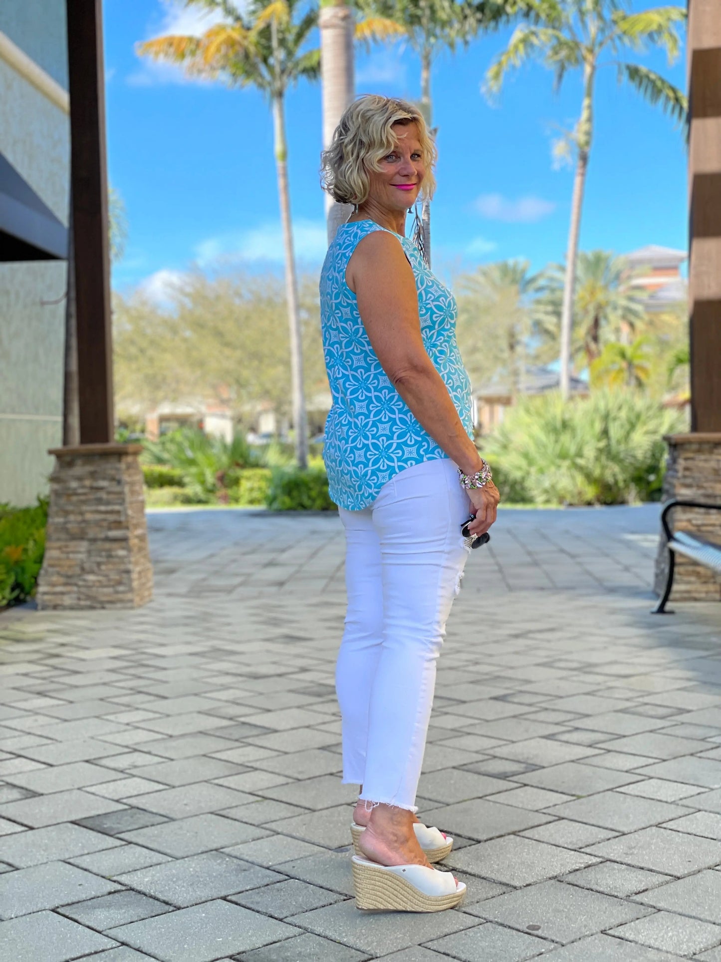 OCEAN MILE SLEEVELESS V NECK
