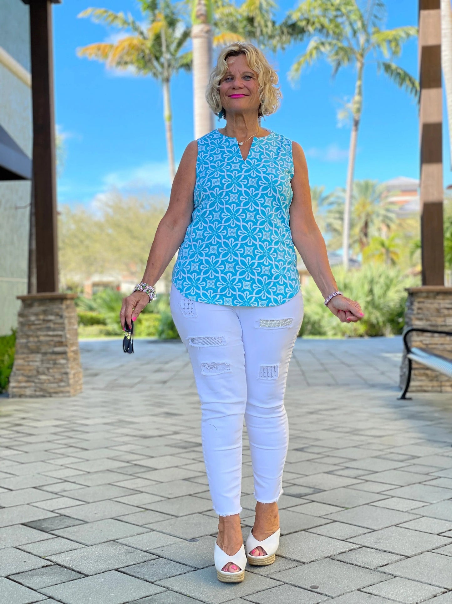 OCEAN MILE SLEEVELESS V NECK