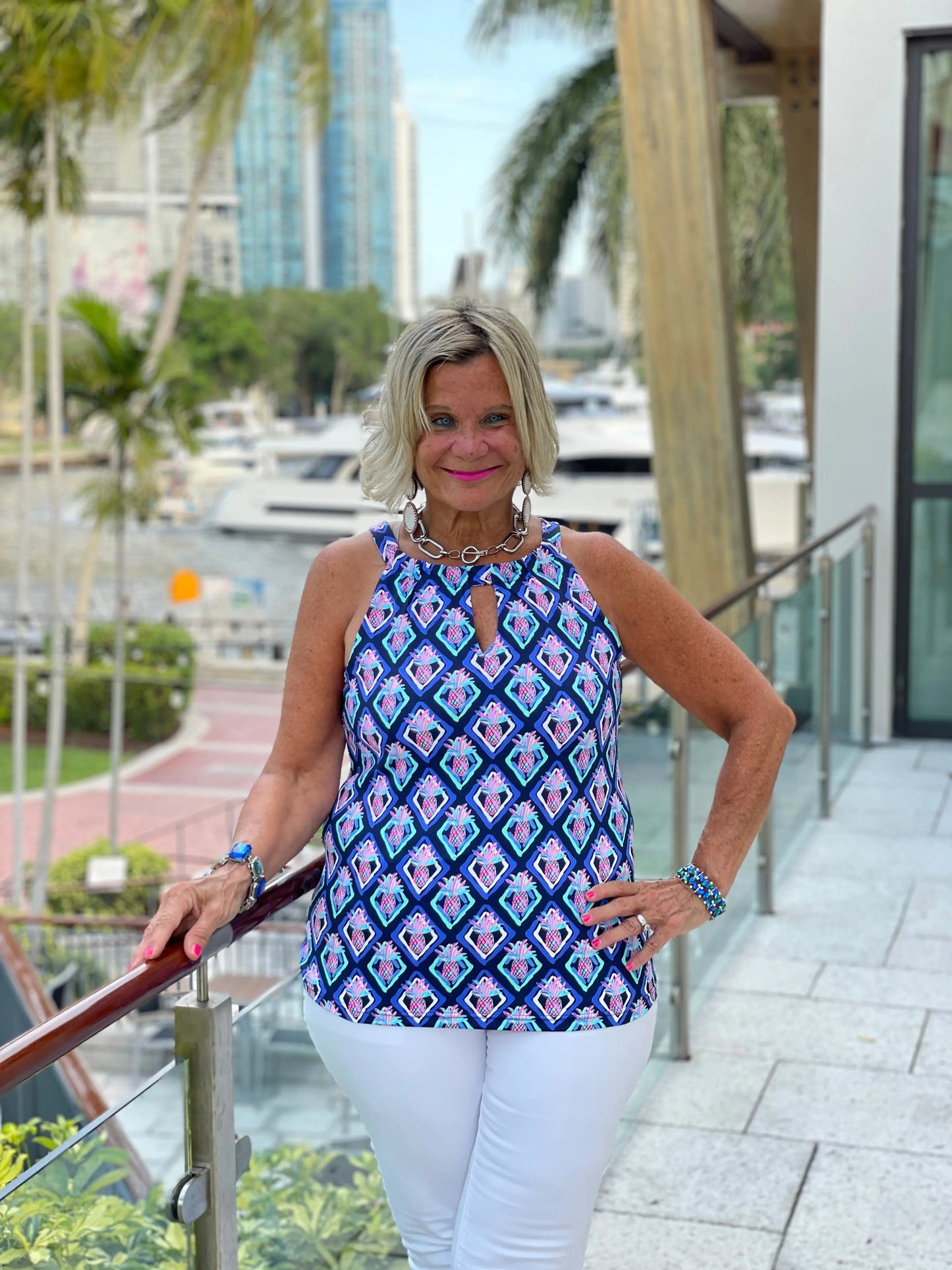 PINEAPPLE VACATION KEYHOLE TOP